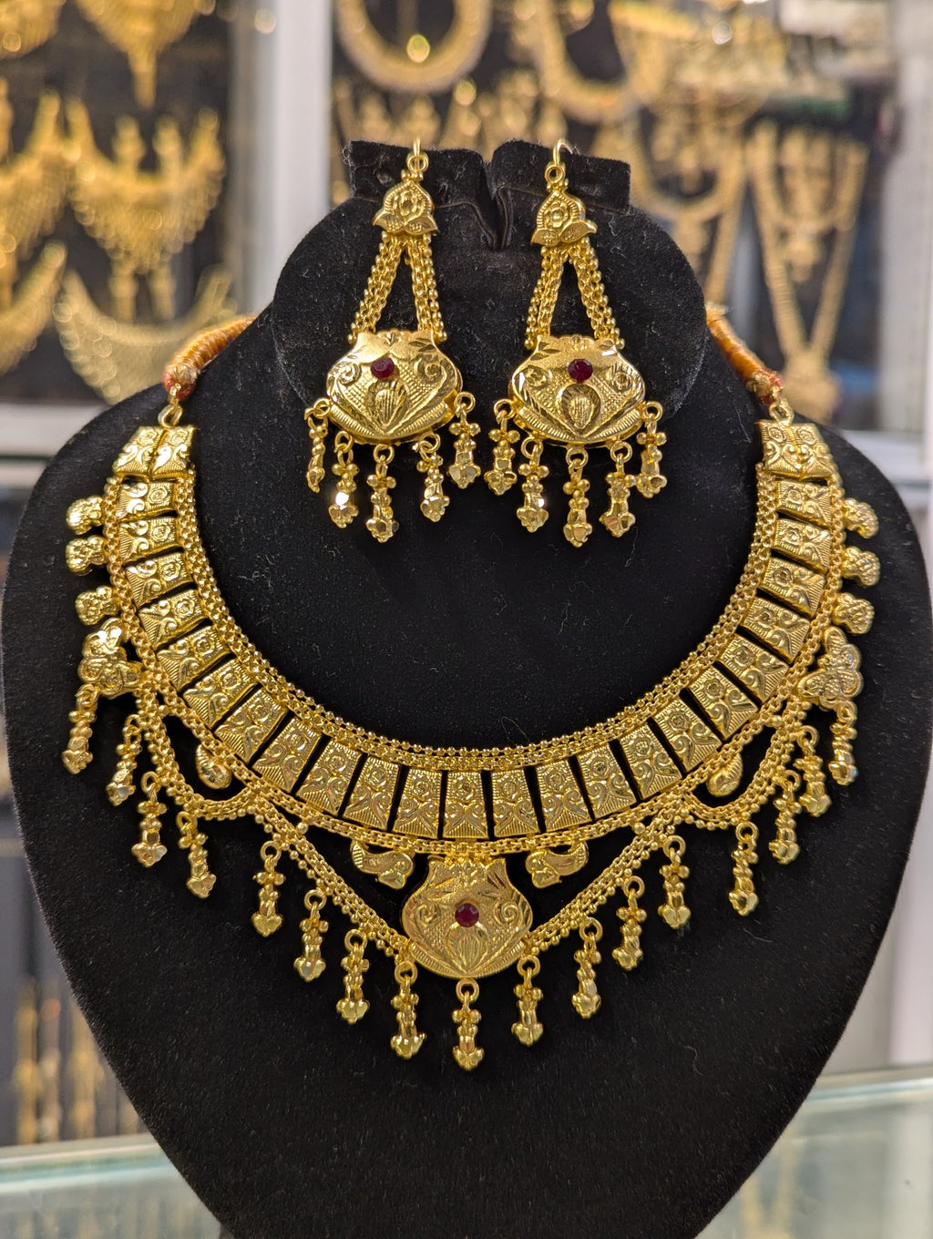 Premium Designer Necklace Set – Free Jewellery Box Included