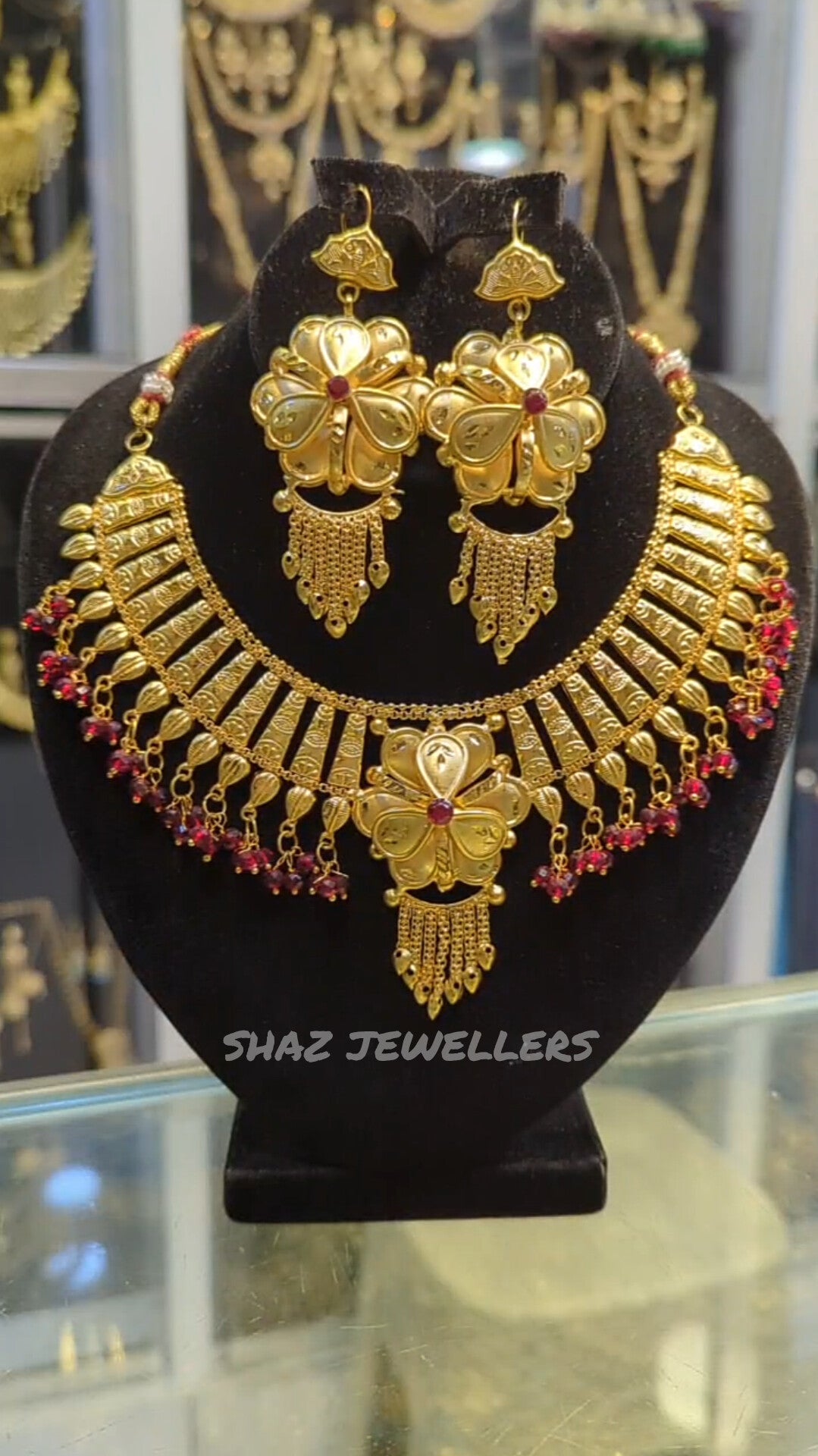 Exclusive Necklace Set – Free Jewellery Box Included