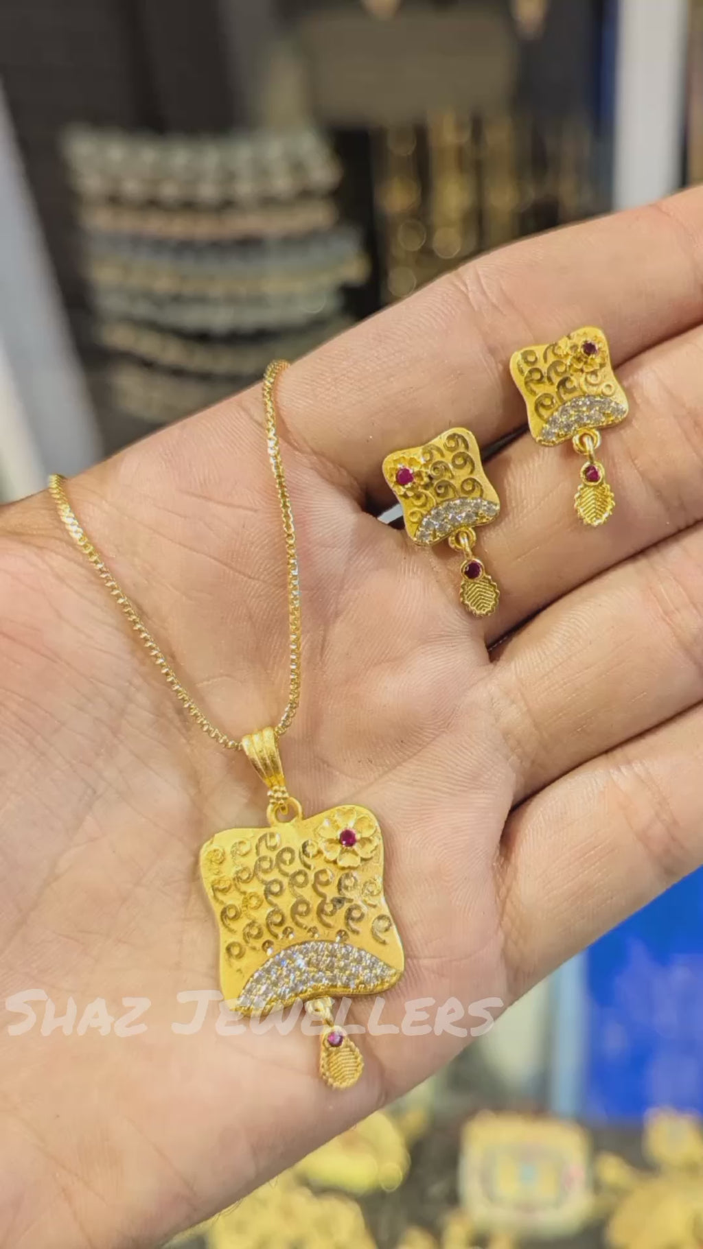 Exclusive Pendant Set – Free Jewellery Box Included