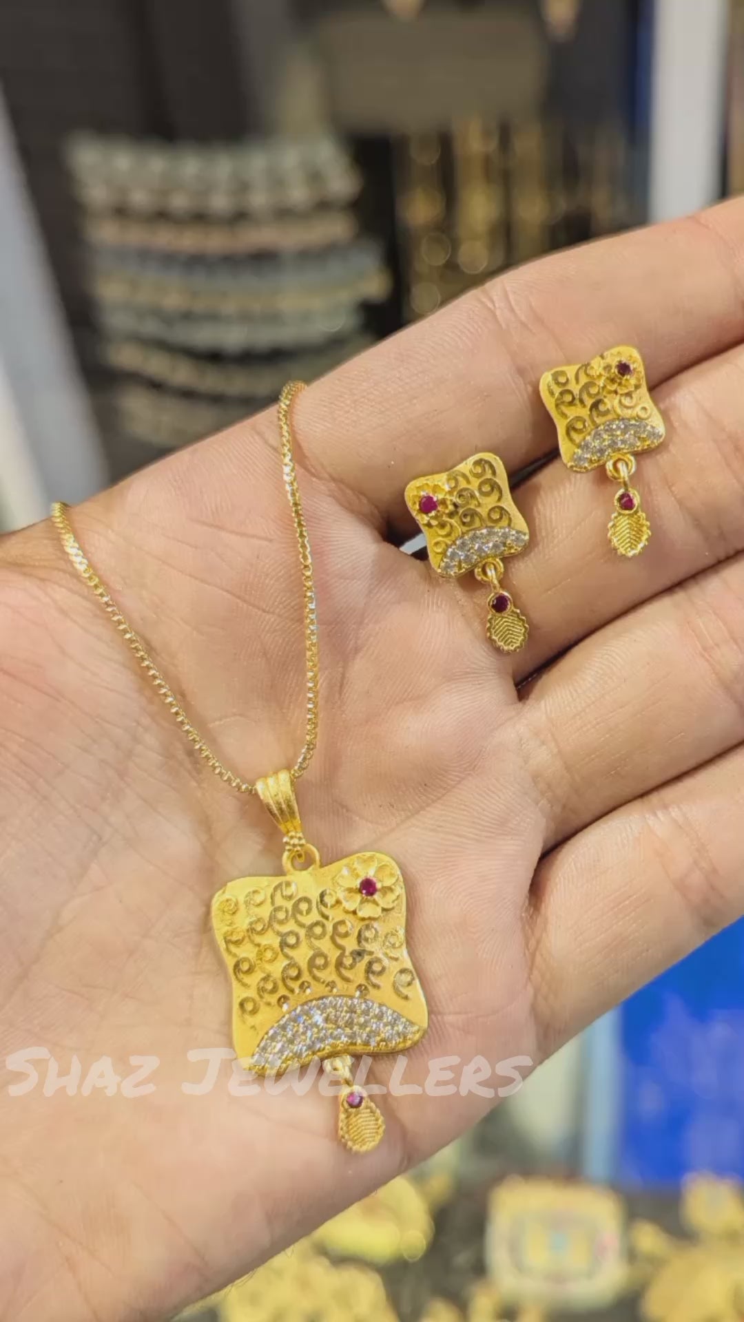 Exclusive Pendant Set – Free Jewellery Box Included